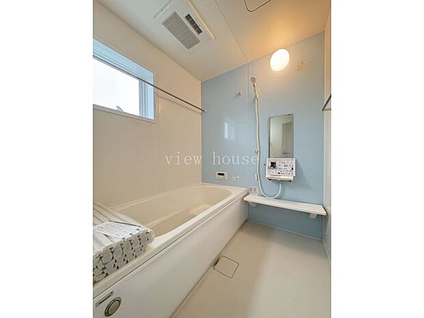 足を伸ばしてゆったり浸かれる1坪バスルーム♪