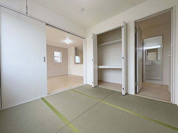 玄関側からも出入り可能♪生活導線も◎