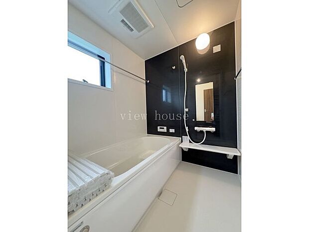 足を伸ばしてゆったり浸かれる１坪バスルーム♪お子様とのも一緒に入れる大切な時間ですね♪