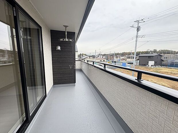 【バルコニー】 ２部屋行き来できるワイドバルコニー