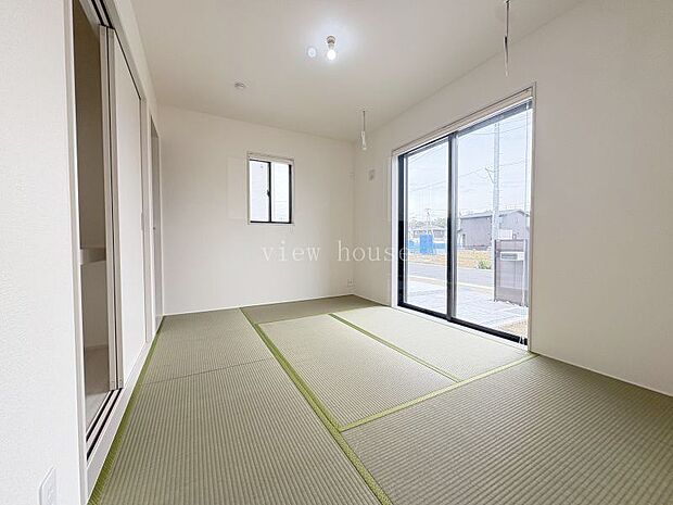 【和室６帖】 窓側にホスクリーン付き♪お洗濯ものの部屋干しも可能です。