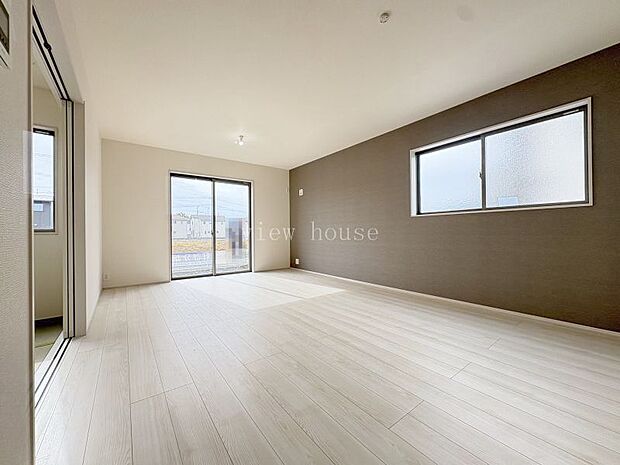 【ＬＤＫ１７帖】 ソファーを置いて休日には家族で映画鑑賞もできる広々ＬＤＫ♪