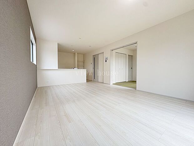 【ＬＤＫ１７帖】 キッチンでお料理しているママとも会話が弾む縦型リビング♪