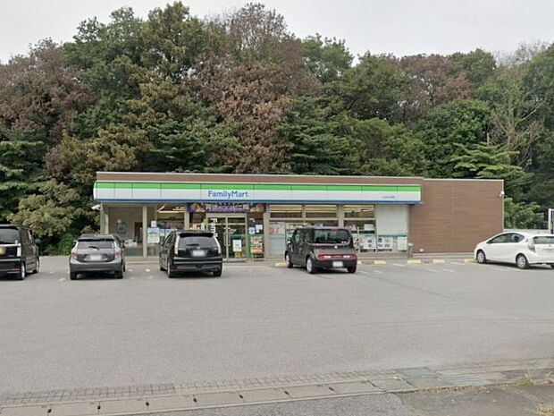 ファミリーマート小山中久喜店 300m