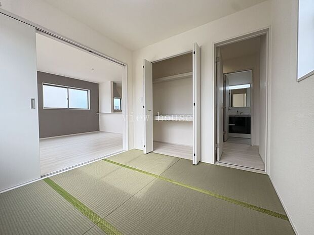 【和室４．５帖】 リビングに隣接した和室♪