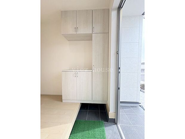 【玄関収納】 コの字型玄関収納♪家族分の靴収納できます。