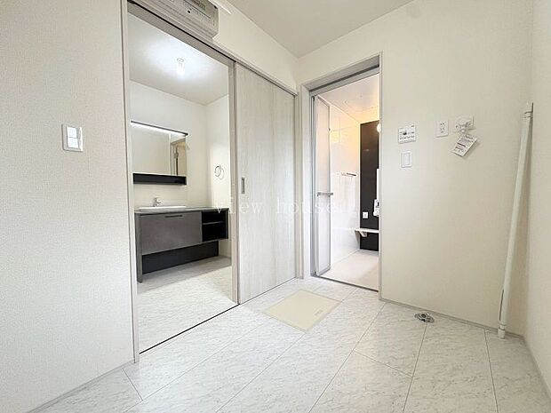 【パウダールーム】