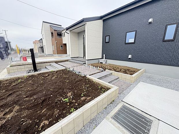 【お庭】 季節のお花を植えてみるのも楽しそうですね☆彡