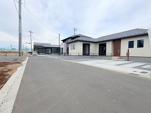 【駐車スペース】 並列駐車2台可能♪