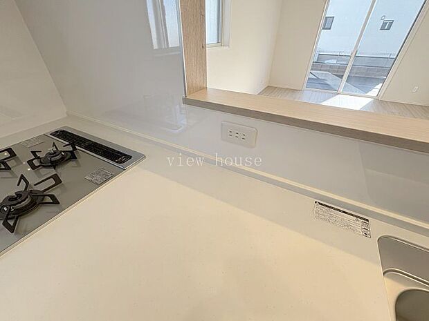 ■ハンドミキサーなど小物調理家電を使うときにも便利なコンセント付き♪