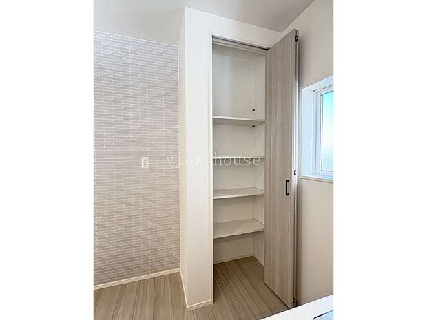 【パントリー】 ママお腹すいた〜！にもすぐに対応できる食品庫付き♪