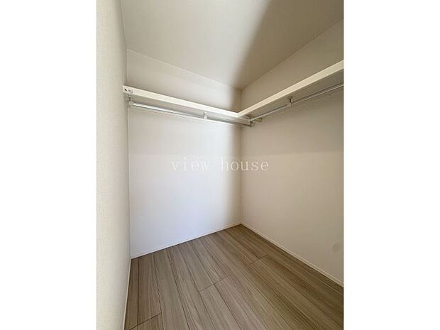 【ウォークインクローゼット】 お洋服好きの方も安心♪広々収納可能です♪