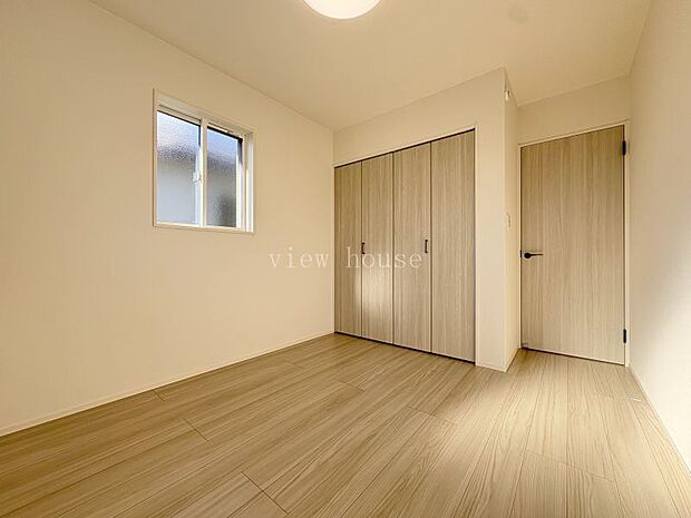 【洋室５．１帖】 お子様部屋にピッタリ♪クローゼット収納付き♪