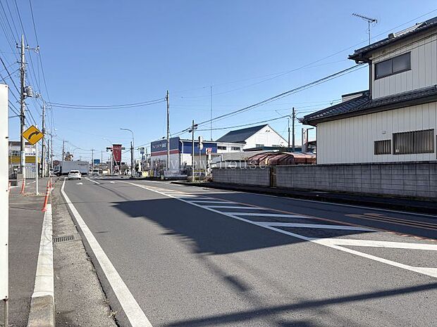 南側道路１４．２ｍ〜１５．２ｍ