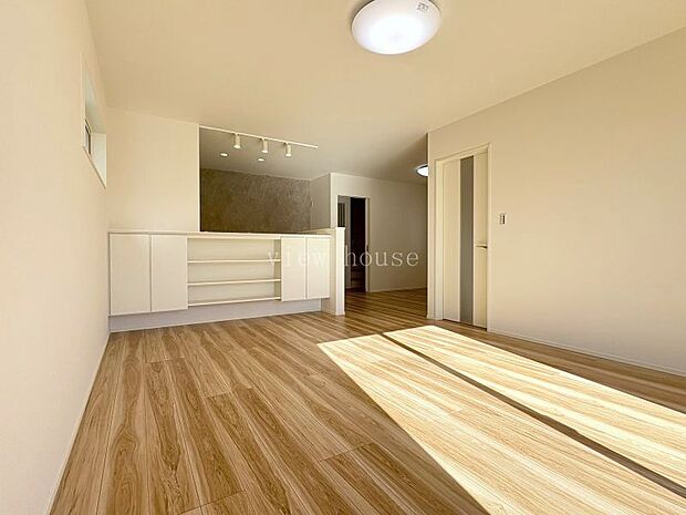 【ファミリーラウンジ２０．２帖】 リビングスペース、ダイニングスペースが分かれた使い勝手の良いリビング♪