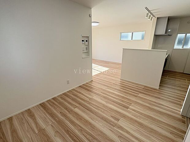 【ファミリーラウンジ２０．２帖】 ダイニングスペースはキッチンと横並びでは配膳もラクラク♪