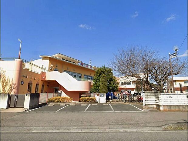 つくば保育園・幼稚園 880m昭和57年設立。教育内容は、健康・社会・言語・自然・造形・音楽そして、総合幼児教育方式による言語活動を中心とした知的教育と情操教育にポイントをおいています。