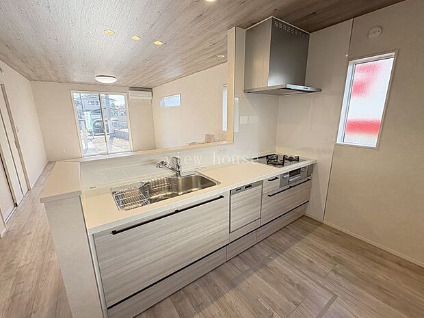 【システムキッチン】 スライド収納付きで使い勝手の良いキッチンです♪