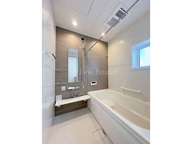 【浴室】 親子での貴重な入浴タイムも豊かになる広々１坪バスルーム♪