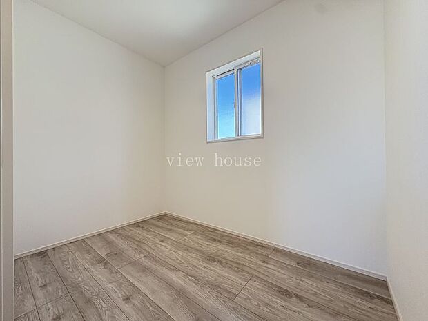 【納戸３帖】 季節ものの家電や思い出の品など収納可能♪趣味部屋にもいいですね♪