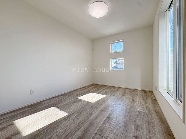 【洋室６．５帖】 南側のお部屋♪