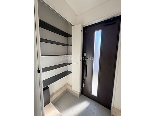 【玄関収納】 見た目もスッキリ！クローゼットタイプの玄関収納♪