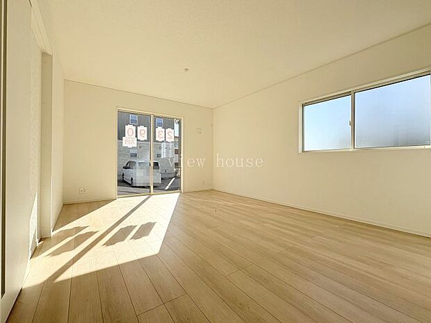 【ＬＤＫ１６．５帖】 南面窓の家具の置きやすい縦型リビング♪