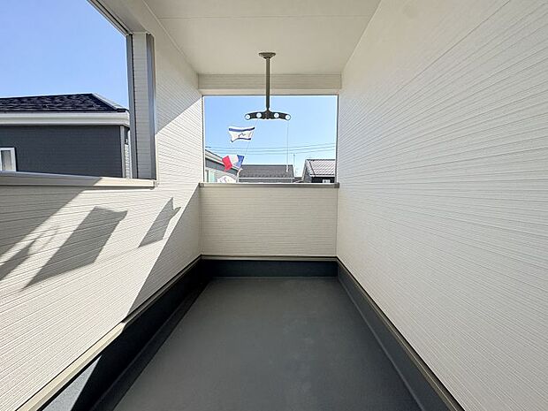 【インナーバルコニー】 最近の暑い夏も直射日光浴びずにお洗濯もの干すことができます♪