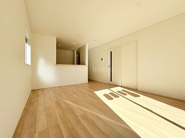 【ＬＤＫ１５．５帖】 縦型リビングなので、家具の配置もしやすいです♪