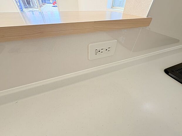 ■キッチンにはキッチン家電使用の際などに便利なコンセント付き♪