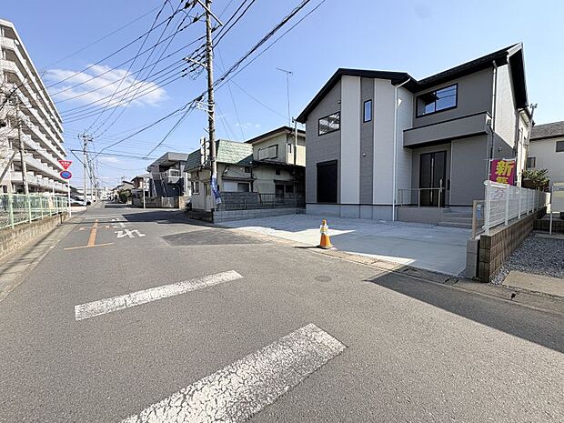 城東小学校南側!駐車並列3台可能♪