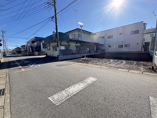 城東小学校目の前！駐車並列３台可能♪