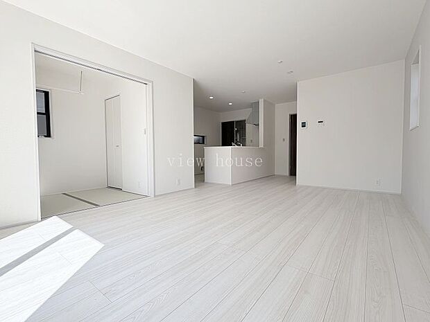 【LDK18帖】 和室にも隣接した横型リビング♪