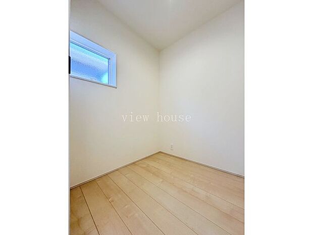 【ストレージルーム】 趣味のコレクション部屋やお子様のおもちゃ部屋などにも便利です♪