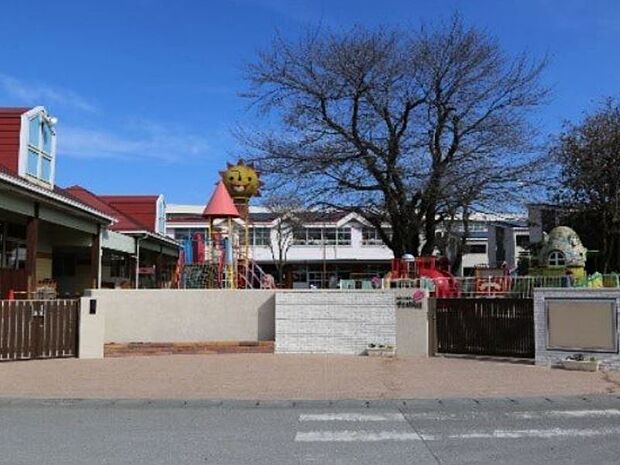 認定こども園愛泉幼稚園 250mベビーケアあり。病児保育事業委託施設。「子どもが病気になってしまった、でもどうしても仕事を休むことができない!」そんなときに一時的にお預かりしてくれます♪