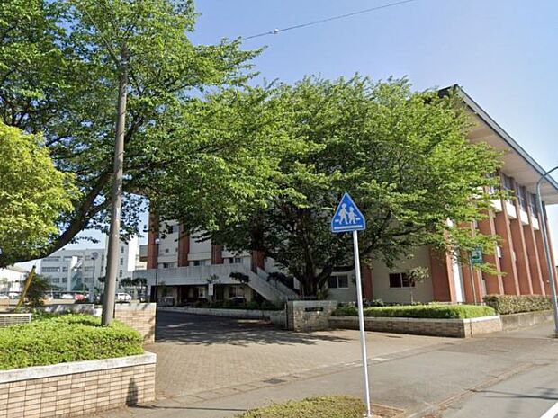 下野市立国分寺中学校 150m上、サッカー、テニスと下都賀地区春季大会で好成績を収め、地区代表となった部活もある学校です。行事としては行内駅伝大会、音楽教室、体育発表等を開催しています。