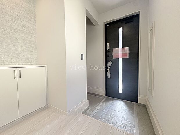 【玄関】 入って左側にSIC♪