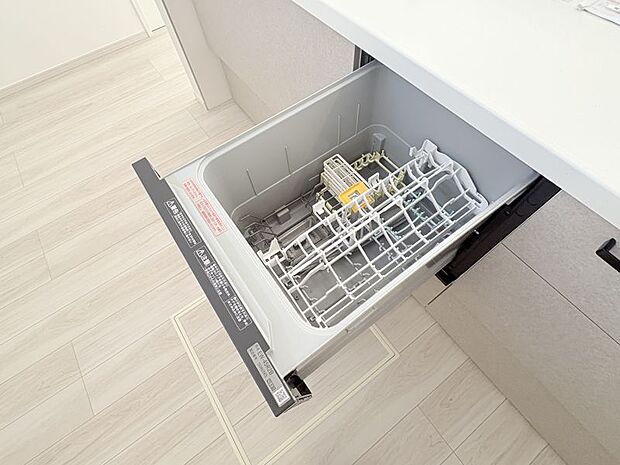 【食洗器】 お食事のあとの食器洗いは食洗器に任せて時短も可能♪