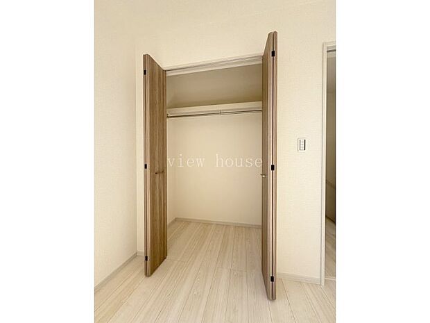 【クローゼット】 ハンガーラック付きで上から下までたっぷり収納可能♪