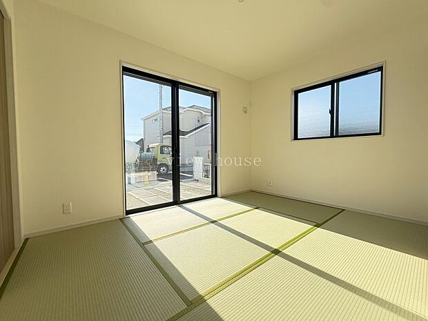 【和室6.5帖】 南に面した明るい和室♪広々6.5帖でお布団も敷けます。