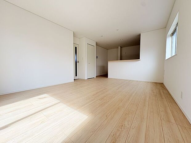 【ＬＤＫ１７帖】 南向き明るい縦型リビング♪