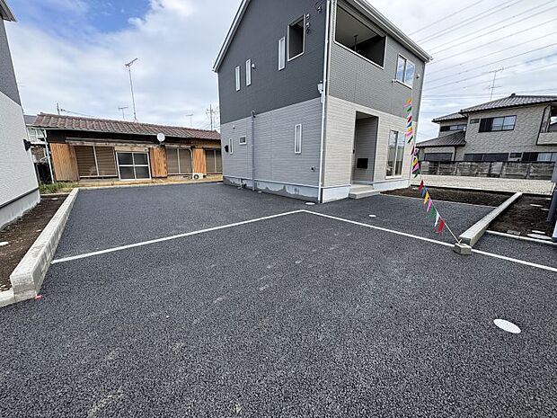 【駐車スペース】 並列駐車2台可能♪