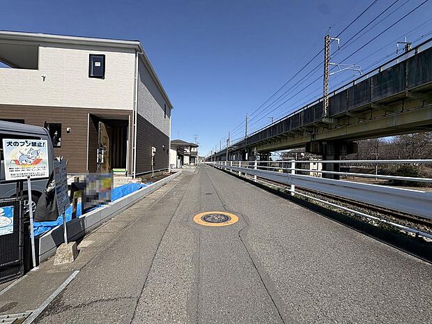 前面道路東側5.7m