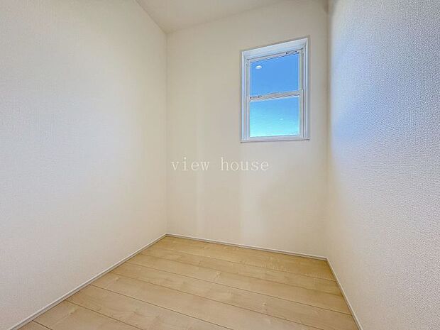 【ストレージルーム】 衣替えしたお洋服などの収納や趣味部屋にもできちゃいます♪