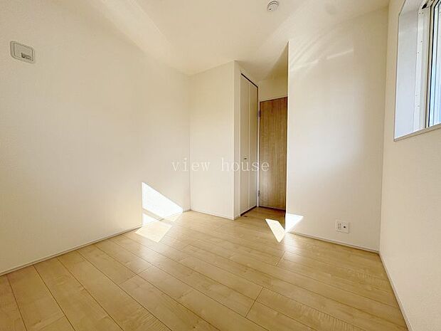 【洋室５帖】 収納もついてます。