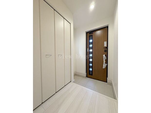 【玄関収納】 クローゼットタイプで靴だけでなく玄関周りの小物もスッキリ♪