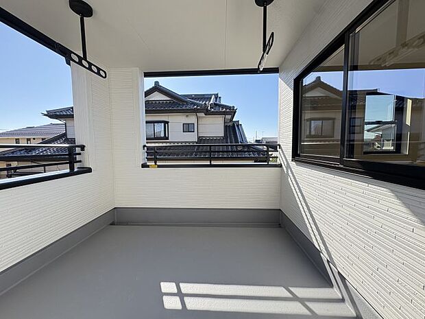 【インナーバルコニー】 急な雨でもお洗濯ものも安心♪