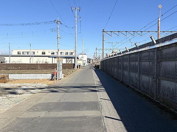 前面道路西側４ｍ