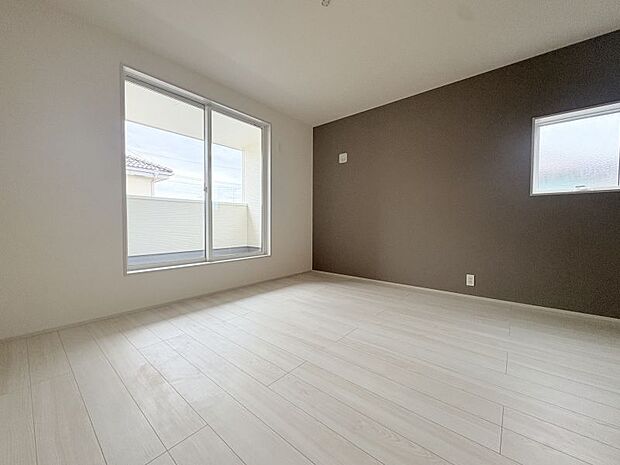 【洋室8.5帖】 主寝室におすすめ♪アクセントクロスがお部屋のメリハリも感じさせてくれます。