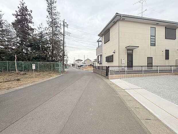 東側道路6.1m